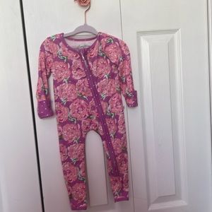 Sweet honey pajamas. Size 6 months- pjs are snug fit.
